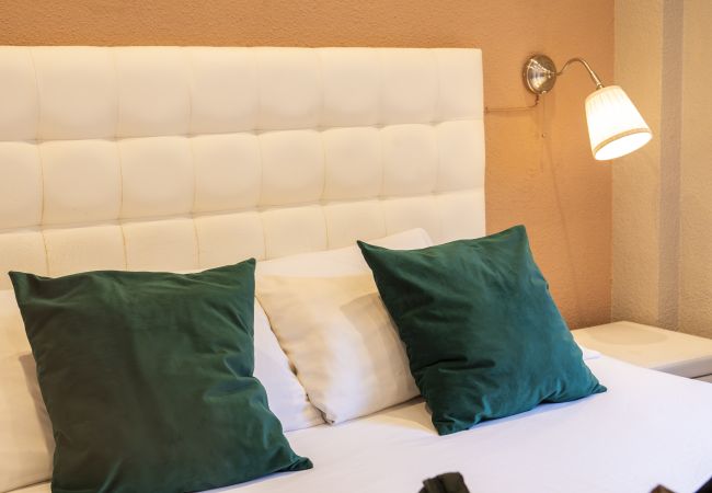 Apartamento em Madrid - Cozy Apartment Madrid. Bº SALAMANCA, IFEMA. AEROPUERTO. 2 ROOMS- 6 PAX - ELEVATOR .Temporal Apartamento em Madrid - Cozy Apartment Madrid. Bº SALAMANCA, IFEMA. AEROPUERTO. 2 ROOMS- 6 PAX - ELEVATOR .Temporal