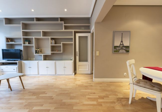 Apartamento em Madrid - Cozy Apartment Madrid. Bº SALAMANCA, IFEMA. AEROPUERTO. 2 ROOMS- 6 PAX - ELEVATOR .Temporal Apartamento em Madrid - Cozy Apartment Madrid. Bº SALAMANCA, IFEMA. AEROPUERTO. 2 ROOMS- 6 PAX - ELEVATOR .Temporal