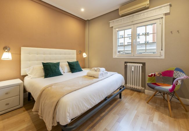 Apartamento em Madrid - Cozy Apartment Madrid. Bº SALAMANCA, IFEMA. AEROPUERTO. 2 ROOMS- 6 PAX - ELEVATOR .Temporal Apartamento em Madrid - Cozy Apartment Madrid. Bº SALAMANCA, IFEMA. AEROPUERTO. 2 ROOMS- 6 PAX - ELEVATOR .Temporal