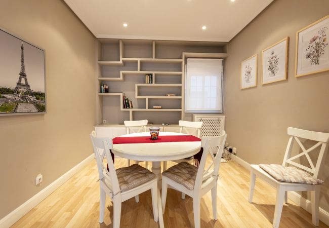 Apartamento em Madrid - Cozy Apartment Madrid. Bº SALAMANCA, IFEMA. AEROPUERTO. 2 ROOMS- 6 PAX - ELEVATOR .Temporal Apartamento em Madrid - Cozy Apartment Madrid. Bº SALAMANCA, IFEMA. AEROPUERTO. 2 ROOMS- 6 PAX - ELEVATOR .Temporal