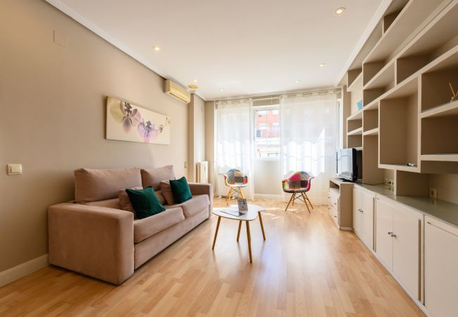 Apartamento em Madrid - Cozy Apartment Madrid. Bº SALAMANCA, IFEMA. AEROPUERTO. 2 ROOMS- 6 PAX - ELEVATOR .Temporal
