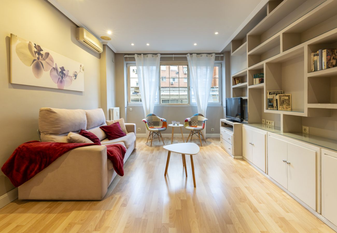 Apartamento em Madrid - Cozy Apartment Madrid. Bº SALAMANCA, IFEMA. AEROPUERTO. 2 ROOMS- 6 PAX - ELEVATOR .Temporal