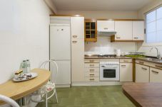 Apartamento em Madrid - Cozy Apartment Madrid. Bº SALAMANCA, IFEMA. AEROPUERTO. 2 ROOMS- 6 PAX - ELEVATOR