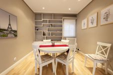 Apartamento em Madrid - Cozy Apartment Madrid. Bº SALAMANCA, IFEMA. AEROPUERTO. 2 ROOMS- 6 PAX - ELEVATOR