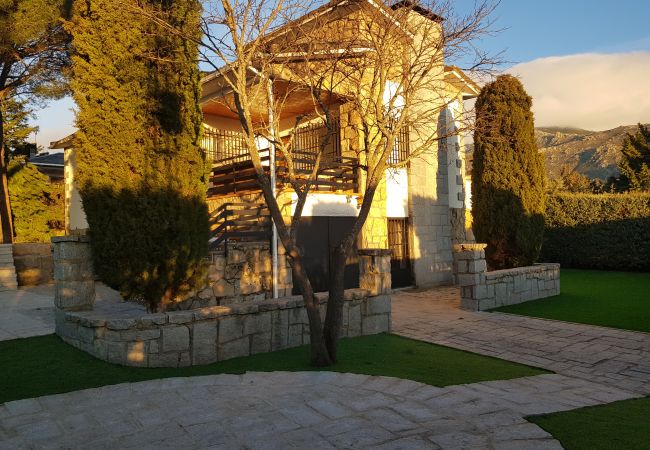  em Manzanares el Real - Chalet Urbanización La Ponderosa - Sierra Madrid