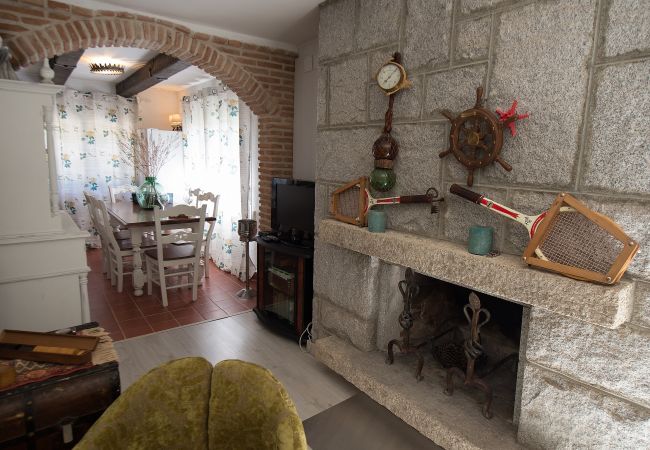 Chalé em Manzanares el Real - Chalet Urbanización La Ponderosa - Sierra Madrid Chalé em Manzanares el Real - Chalet Urbanización La Ponderosa - Sierra Madrid