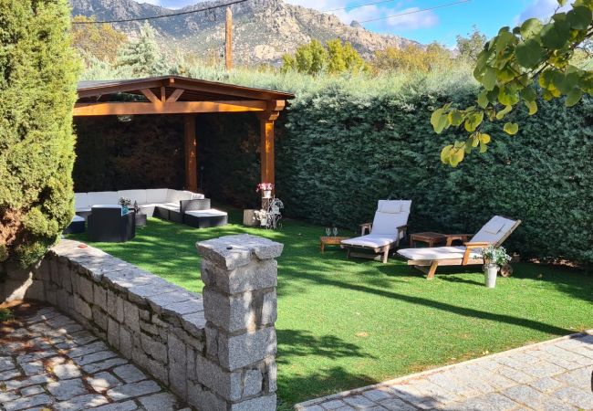Chalé em Manzanares el Real - Chalet Urbanización La Ponderosa - Sierra Madrid Chalé em Manzanares el Real - Chalet Urbanización La Ponderosa - Sierra Madrid