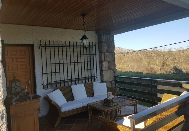 Chalé em Manzanares el Real - Chalet Urbanización La Ponderosa - Sierra Madrid Chalé em Manzanares el Real - Chalet Urbanización La Ponderosa - Sierra Madrid