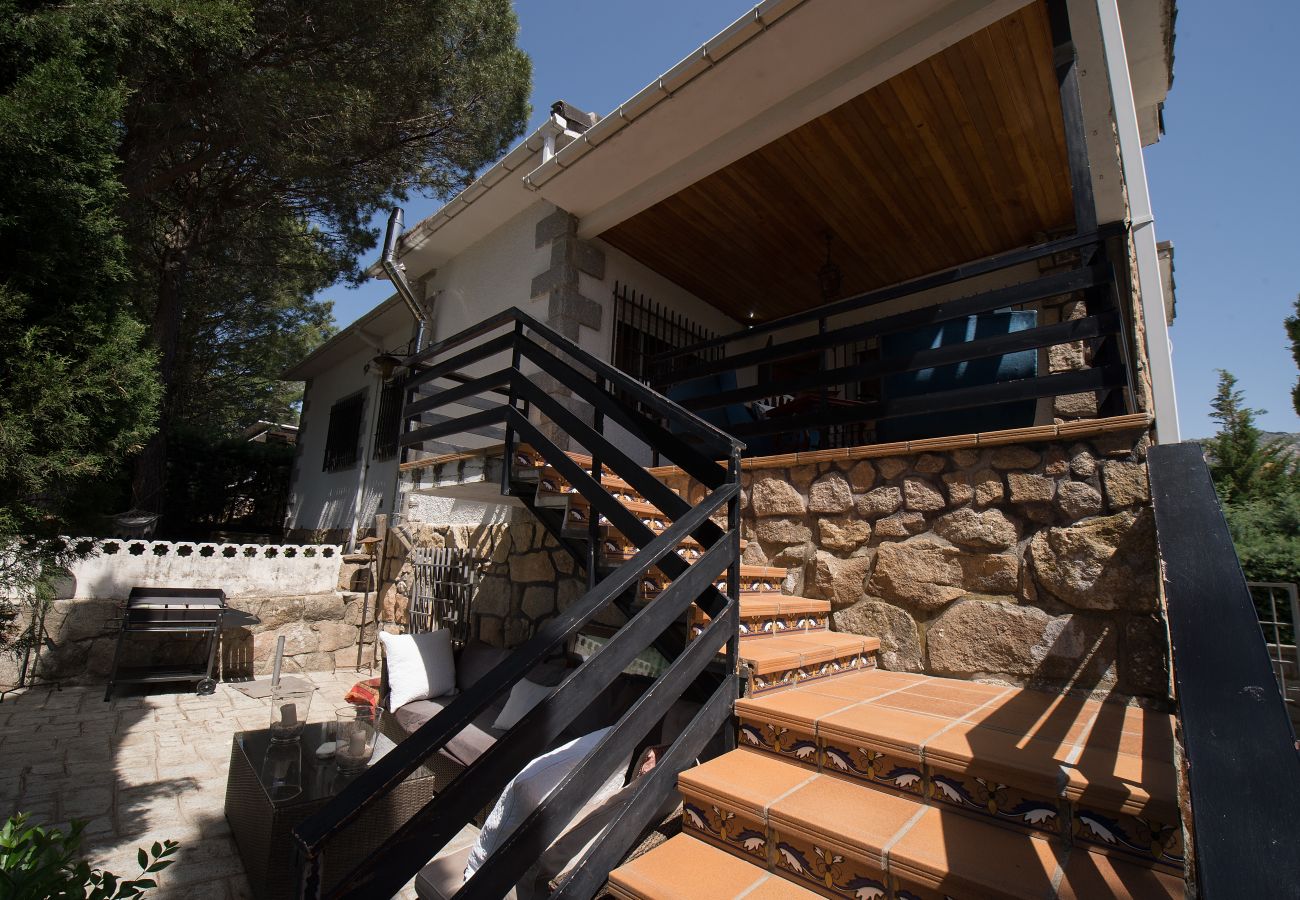Chalé em Manzanares el Real - Chalet Urbanización La Ponderosa - Sierra Madrid Chalé em Manzanares el Real - Chalet Urbanización La Ponderosa - Sierra Madrid