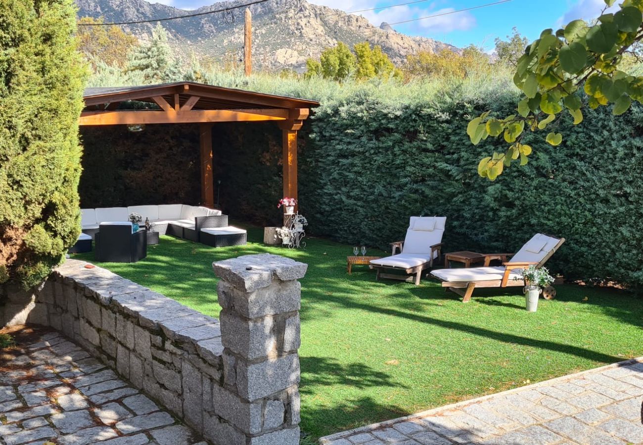Chalé em Manzanares el Real - Chalet Urbanización La Ponderosa - Sierra Madrid Chalé em Manzanares el Real - Chalet Urbanización La Ponderosa - Sierra Madrid