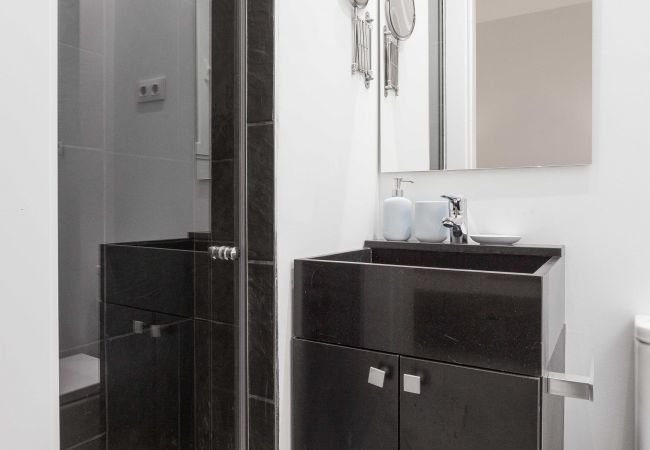 Apartamento em Madrid - Modern Madrid Downtown Puerta Del Sol M (PRE3B) Apartamento em Madrid - Modern Madrid Downtown Puerta Del Sol M (PRE3B)
