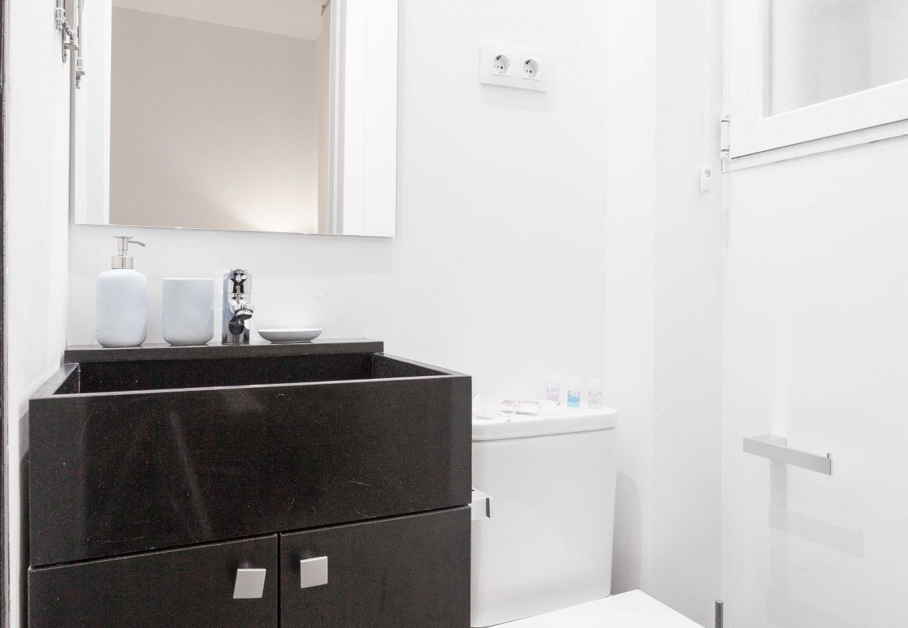 Apartamento em Madrid - Modern Madrid Downtown Puerta Del Sol M (PRE3B) Apartamento em Madrid - Modern Madrid Downtown Puerta Del Sol M (PRE3B)