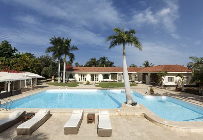 Vila em San Bartolomé de Tirajana - Sunset Luxe Retreat