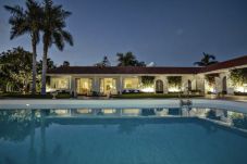 Villa em San Bartolomé de Tirajana - Sunset Luxe Retreat