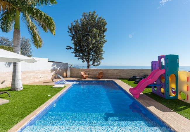 Villa em Santa Cruz de Tenerife - Villa con vistas al mar, piscina,  Gym, Cine  - HomeForGuest Villa em Santa Cruz de Tenerife - Villa con vistas al mar, piscina,  Gym, Cine  - HomeForGuest