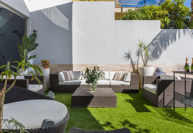 Villa em Santa Cruz de Tenerife - Villa con vistas al mar, piscina,  Gym, Cine  - HomeForGuest Villa em Santa Cruz de Tenerife - Villa con vistas al mar, piscina,  Gym, Cine  - HomeForGuest