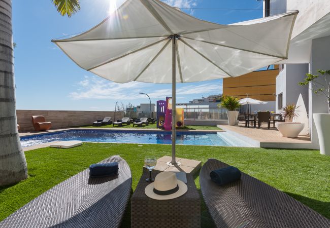 Villa em Santa Cruz de Tenerife - Villa con vistas al mar, piscina,  Gym, Cine  - HomeForGuest Villa em Santa Cruz de Tenerife - Villa con vistas al mar, piscina,  Gym, Cine  - HomeForGuest