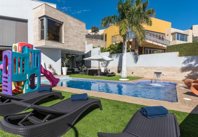 Villa em Santa Cruz de Tenerife - Villa con vistas al mar, piscina,  Gym, Cine  - HomeForGuest Villa em Santa Cruz de Tenerife - Villa con vistas al mar, piscina,  Gym, Cine  - HomeForGuest