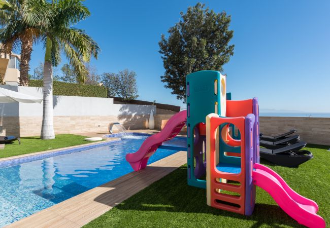 Villa em Santa Cruz de Tenerife - Villa con vistas al mar, piscina,  Gym, Cine  - HomeForGuest Villa em Santa Cruz de Tenerife - Villa con vistas al mar, piscina,  Gym, Cine  - HomeForGuest