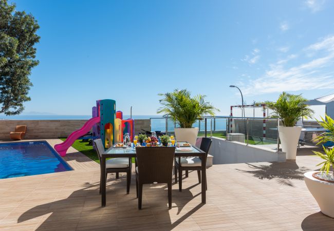 Villa em Santa Cruz de Tenerife - Villa con vistas al mar, piscina,  Gym, Cine  - HomeForGuest Villa em Santa Cruz de Tenerife - Villa con vistas al mar, piscina,  Gym, Cine  - HomeForGuest
