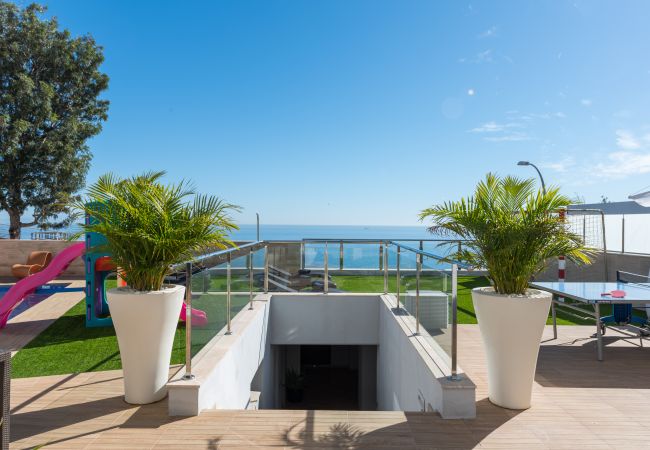 Villa em Santa Cruz de Tenerife - Villa con vistas al mar, piscina,  Gym, Cine  - HomeForGuest Villa em Santa Cruz de Tenerife - Villa con vistas al mar, piscina,  Gym, Cine  - HomeForGuest