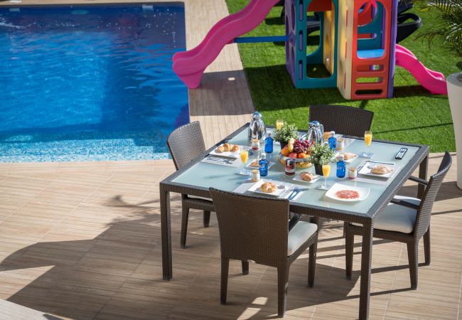 Villa em Santa Cruz de Tenerife - Villa con vistas al mar, piscina,  Gym, Cine  - HomeForGuest Villa em Santa Cruz de Tenerife - Villa con vistas al mar, piscina,  Gym, Cine  - HomeForGuest
