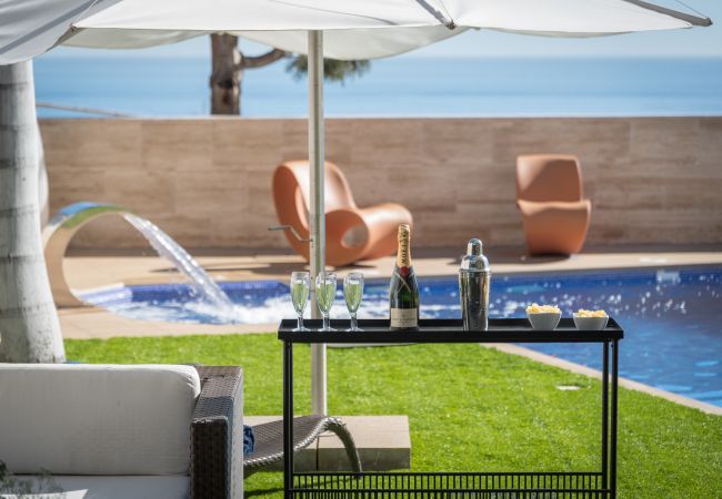 Villa em Santa Cruz de Tenerife - Villa con vistas al mar, piscina,  Gym, Cine  - HomeForGuest Villa em Santa Cruz de Tenerife - Villa con vistas al mar, piscina,  Gym, Cine  - HomeForGuest