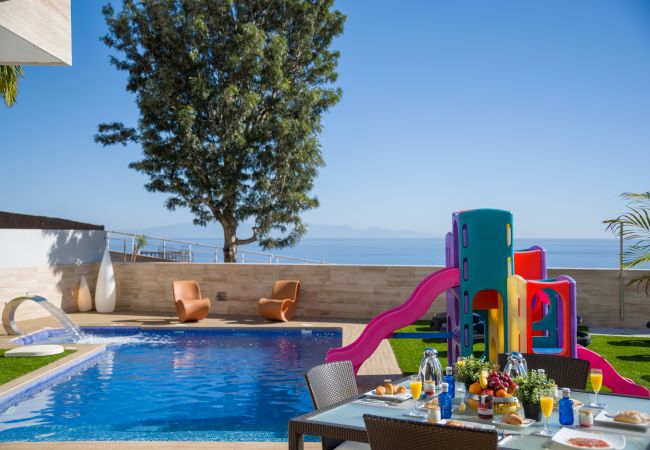 Villa em Santa Cruz de Tenerife - Villa con vistas al mar, piscina,  Gym, Cine  - HomeForGuest Villa em Santa Cruz de Tenerife - Villa con vistas al mar, piscina,  Gym, Cine  - HomeForGuest