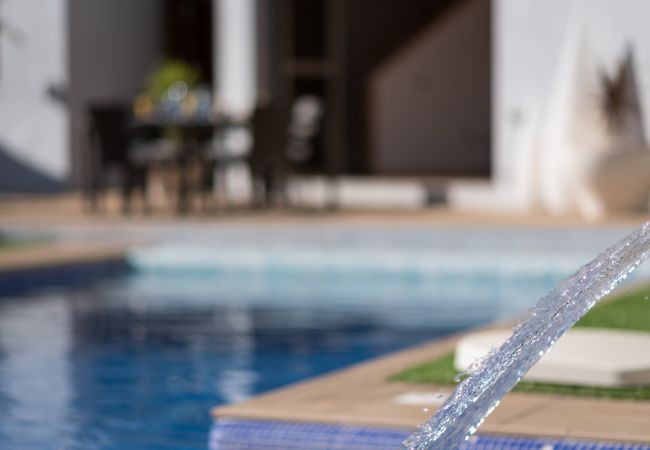 Villa em Santa Cruz de Tenerife - Villa con vistas al mar, piscina,  Gym, Cine  - HomeForGuest Villa em Santa Cruz de Tenerife - Villa con vistas al mar, piscina,  Gym, Cine  - HomeForGuest