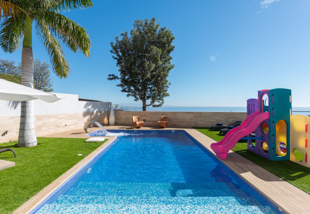 Villa em Santa Cruz de Tenerife - Villa con vistas al mar, piscina,  Gym, Cine  - HomeForGuest Villa em Santa Cruz de Tenerife - Villa con vistas al mar, piscina,  Gym, Cine  - HomeForGuest