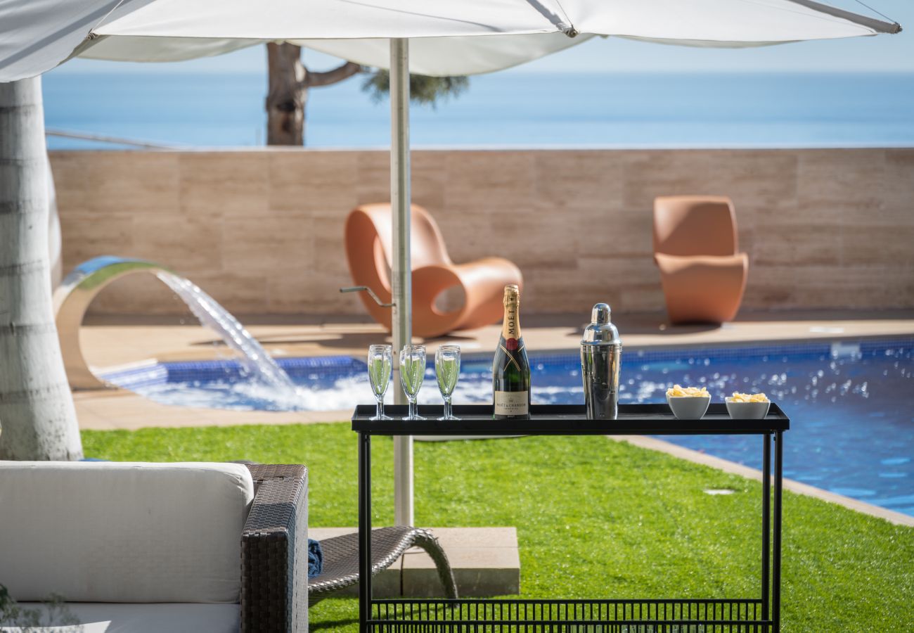Villa em Santa Cruz de Tenerife - Villa con vistas al mar, piscina,  Gym, Cine  - HomeForGuest Villa em Santa Cruz de Tenerife - Villa con vistas al mar, piscina,  Gym, Cine  - HomeForGuest