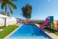 Villa em Santa Cruz de Tenerife - Villa con vistas al mar, piscina,  Gym, Cine  - HomeForGuest