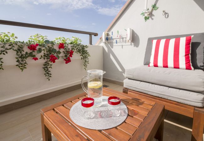 Apartamento em Bajamar - HomeForGuest APT CON VISTAS MAR, BARBACOA, GIMNASIO Apartamento em Bajamar - HomeForGuest APT CON VISTAS MAR, BARBACOA, GIMNASIO