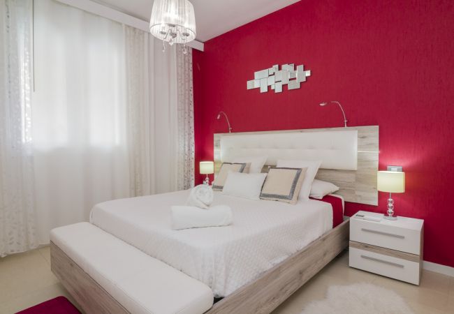 Apartamento em Bajamar - HomeForGuest APT CON VISTAS MAR, BARBACOA, GIMNASIO Apartamento em Bajamar - HomeForGuest APT CON VISTAS MAR, BARBACOA, GIMNASIO