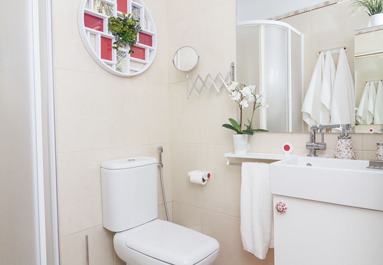 Apartamento em Bajamar - HomeForGuest APT CON VISTAS MAR, BARBACOA, GIMNASIO Apartamento em Bajamar - HomeForGuest APT CON VISTAS MAR, BARBACOA, GIMNASIO