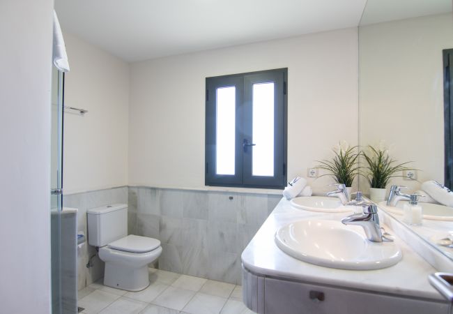 Villa em San Bartolomé de Tirajana - HomeForGuest Salobre Golf Villa, piscina, wifi, vistas impresionantes Villa em San Bartolomé de Tirajana - HomeForGuest Salobre Golf Villa, piscina, wifi, vistas impresionantes
