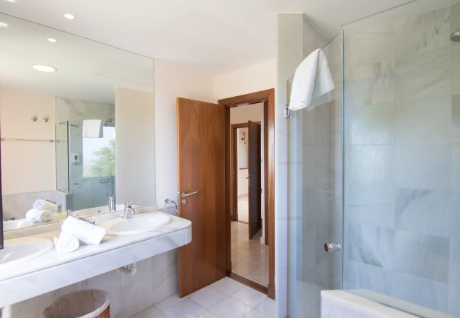Villa em San Bartolomé de Tirajana - HomeForGuest Salobre Golf Villa, piscina, wifi, vistas impresionantes Villa em San Bartolomé de Tirajana - HomeForGuest Salobre Golf Villa, piscina, wifi, vistas impresionantes