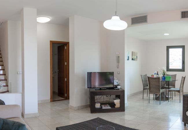 Villa em San Bartolomé de Tirajana - HomeForGuest Salobre Golf Villa, piscina, wifi, vistas impresionantes Villa em San Bartolomé de Tirajana - HomeForGuest Salobre Golf Villa, piscina, wifi, vistas impresionantes