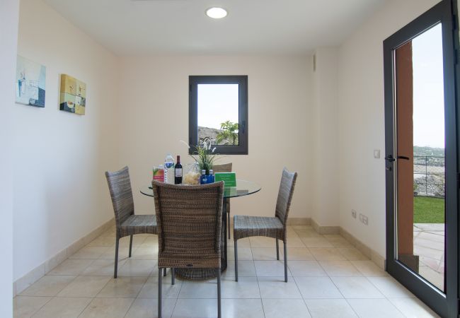 Villa em San Bartolomé de Tirajana - HomeForGuest Salobre Golf Villa, piscina, wifi, vistas impresionantes Villa em San Bartolomé de Tirajana - HomeForGuest Salobre Golf Villa, piscina, wifi, vistas impresionantes