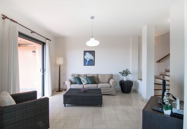 Villa em San Bartolomé de Tirajana - HomeForGuest Salobre Golf Villa, piscina, wifi, vistas impresionantes Villa em San Bartolomé de Tirajana - HomeForGuest Salobre Golf Villa, piscina, wifi, vistas impresionantes