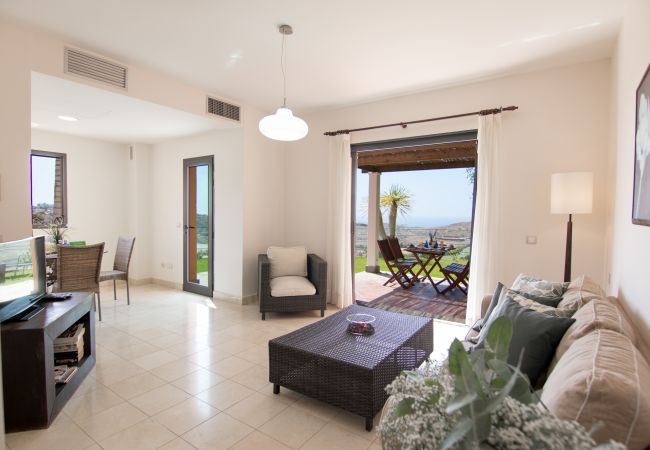Villa em San Bartolomé de Tirajana - HomeForGuest Salobre Golf Villa, piscina, wifi, vistas impresionantes Villa em San Bartolomé de Tirajana - HomeForGuest Salobre Golf Villa, piscina, wifi, vistas impresionantes