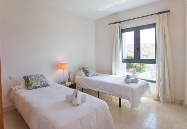 Villa em San Bartolomé de Tirajana - HomeForGuest Salobre Golf Villa, piscina, wifi, vistas impresionantes Villa em San Bartolomé de Tirajana - HomeForGuest Salobre Golf Villa, piscina, wifi, vistas impresionantes