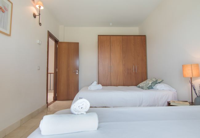 Villa em San Bartolomé de Tirajana - HomeForGuest Salobre Golf Villa, piscina, wifi, vistas impresionantes Villa em San Bartolomé de Tirajana - HomeForGuest Salobre Golf Villa, piscina, wifi, vistas impresionantes