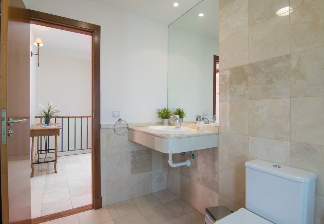 Villa em San Bartolomé de Tirajana - HomeForGuest Salobre Golf Villa, piscina, wifi, vistas impresionantes Villa em San Bartolomé de Tirajana - HomeForGuest Salobre Golf Villa, piscina, wifi, vistas impresionantes