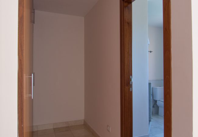 Villa em San Bartolomé de Tirajana - HomeForGuest Salobre Golf Villa, piscina, wifi, vistas impresionantes Villa em San Bartolomé de Tirajana - HomeForGuest Salobre Golf Villa, piscina, wifi, vistas impresionantes