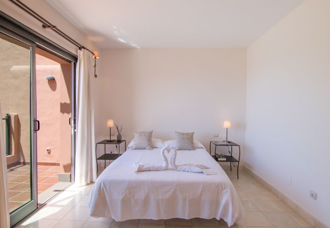Villa em San Bartolomé de Tirajana - HomeForGuest Salobre Golf Villa, piscina, wifi, vistas impresionantes Villa em San Bartolomé de Tirajana - HomeForGuest Salobre Golf Villa, piscina, wifi, vistas impresionantes