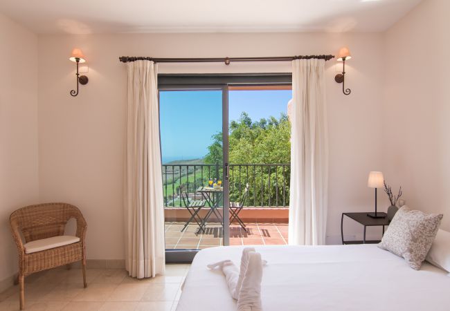 Villa em San Bartolomé de Tirajana - HomeForGuest Salobre Golf Villa, piscina, wifi, vistas impresionantes Villa em San Bartolomé de Tirajana - HomeForGuest Salobre Golf Villa, piscina, wifi, vistas impresionantes