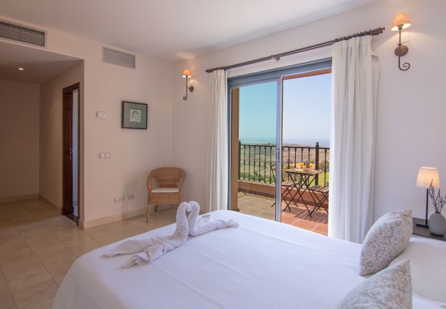 Villa em San Bartolomé de Tirajana - HomeForGuest Salobre Golf Villa, piscina, wifi, vistas impresionantes Villa em San Bartolomé de Tirajana - HomeForGuest Salobre Golf Villa, piscina, wifi, vistas impresionantes