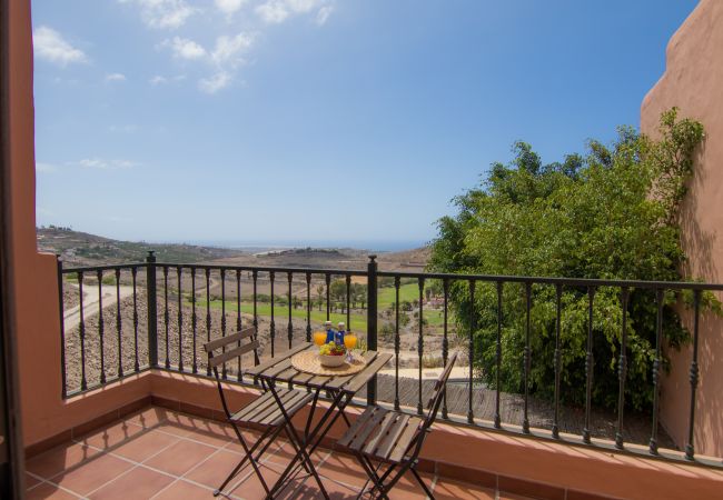 Villa em San Bartolomé de Tirajana - HomeForGuest Salobre Golf Villa, piscina, wifi, vistas impresionantes Villa em San Bartolomé de Tirajana - HomeForGuest Salobre Golf Villa, piscina, wifi, vistas impresionantes