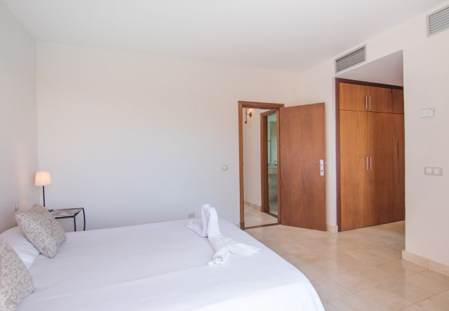 Villa em San Bartolomé de Tirajana - HomeForGuest Salobre Golf Villa, piscina, wifi, vistas impresionantes Villa em San Bartolomé de Tirajana - HomeForGuest Salobre Golf Villa, piscina, wifi, vistas impresionantes